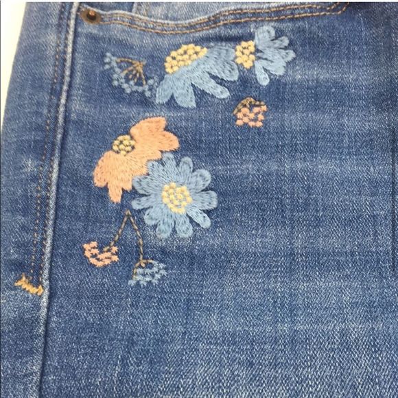 🌺 3 FOR 95 🌺 
LEVI'S Floral Embroidered Mid Rise Skinny Jeans - Picture 2 of 8